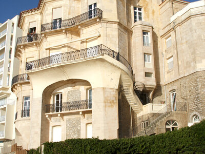Alte Häuser und Villen zeichnen das Stadtbild von Biarritz aus