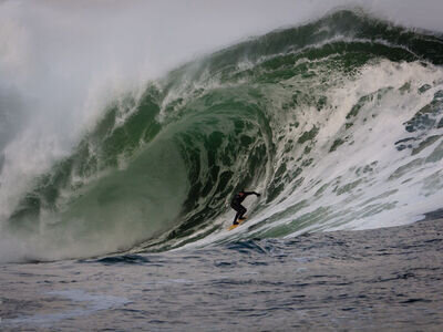 © Bonnarme/Aquashot.fr | Ireland’s first Big Wave Invitational surf contest demonstrating tow-in surfing