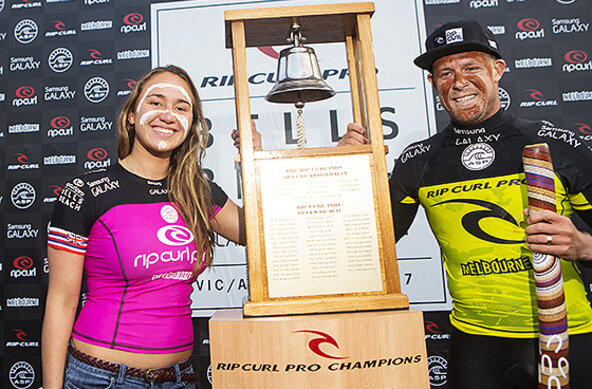 Copyright: ASP / Kirstin Scholtz | Mick Fanning and Carissa Moore Ring the Bell at the Rip Curl Pro