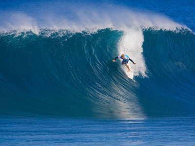 Credit: © ASP/ CI/ SCHOLTZ | Kelly Slater drop into the pipe