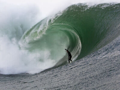 © Bonnarme/Aquashot.fr | Ireland’s first Big Wave Invitational surf contest demonstrating tow-in surfing