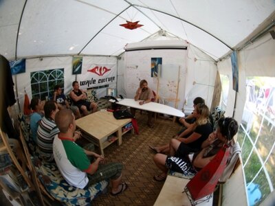 surf-theory in the common tent