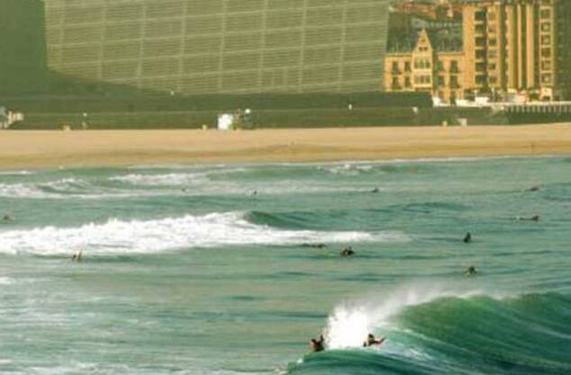 Photgrapher Lars Jacobsen | Surf Spot | Zurriola Beach | San Sebastian