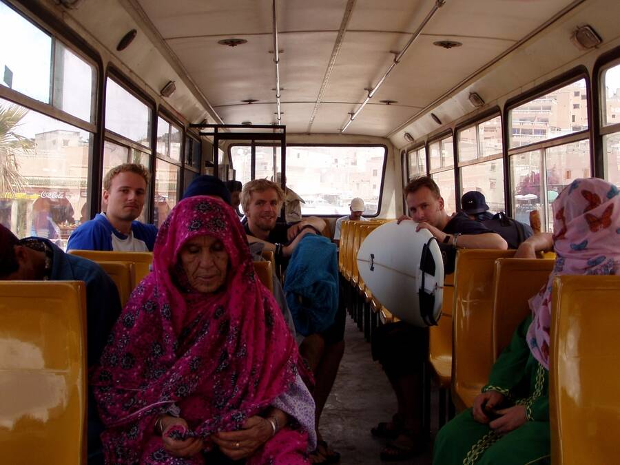 Mit dem Bus vom Flughafen Agadir nach Taghazout | Surfcamps in Marokko