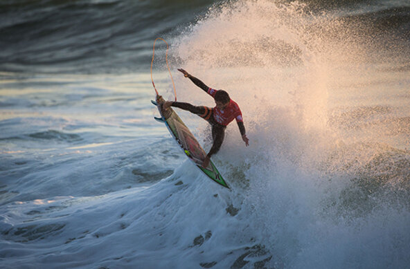 Image: WSL / Poullenot | Caption: Filipe Toledo (BRA) lit up in the final and wins the Moche Rip Curl Pro Portugal 