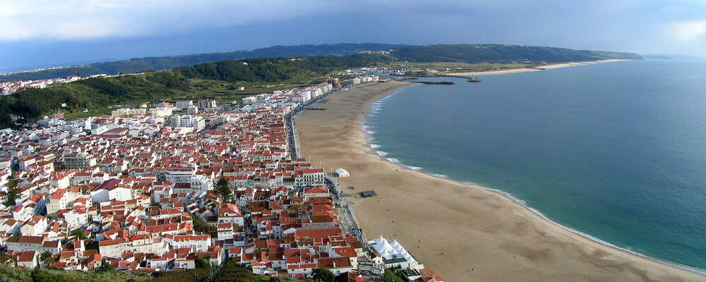 © Gerd_Schneider_pixelio.de | Nazaré in Portugal - der Big Wave Spot für Wellenreiter