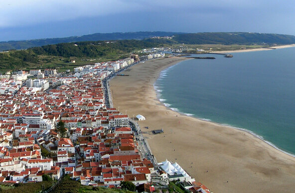© Gerd_Schneider_pixelio.de | Nazaré in Portugal - der Big Wave Spot für Wellenreiter
