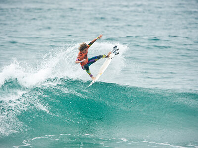 Simpson makes it  a double at the US Open of Surfing 2010