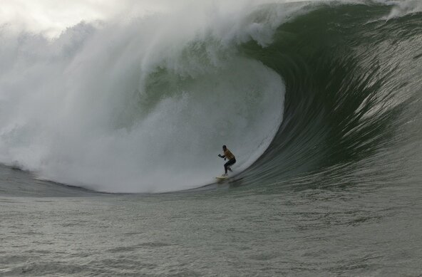 ©Roo McCrudden/roomccrudden@gmail.com | Benjamin Sanchis and Éric Rebière win 'Tow-In Surf Session' Event in Ireland