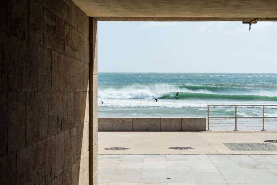 Photographer Lars Jacobsen | Surfing Lisbon Carcavelos beach