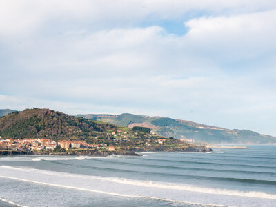 Die besten Surfspots in Europa zum Wellenreiten | Die Sandbänke an der Fussmündung machen Mundaka im spanischen Baskenland zu einer der besten Wellen der Welt
