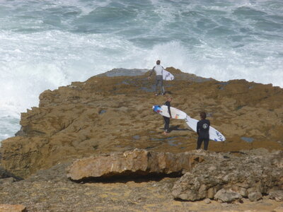 Die besten Surfspots in Europa zum Wellenreiten | Einstieg über die Felsen | Portugals beste Welle Coxos in Ericeira 