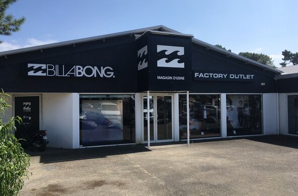 Surf Factory Outlets by Billabong, Quiksilver, Rip Curl, Volcom, Carharrt in Soorts - Hossegor  