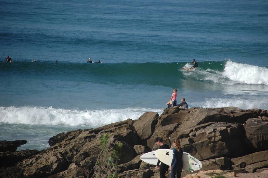 Schulterhohe glassy Wellen am Surfspot Anchor Point 