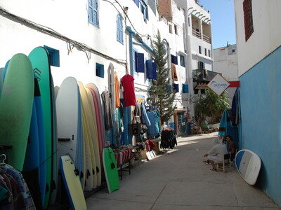 Surfshops in Taghazout mit Surfboardverleih und Schule
