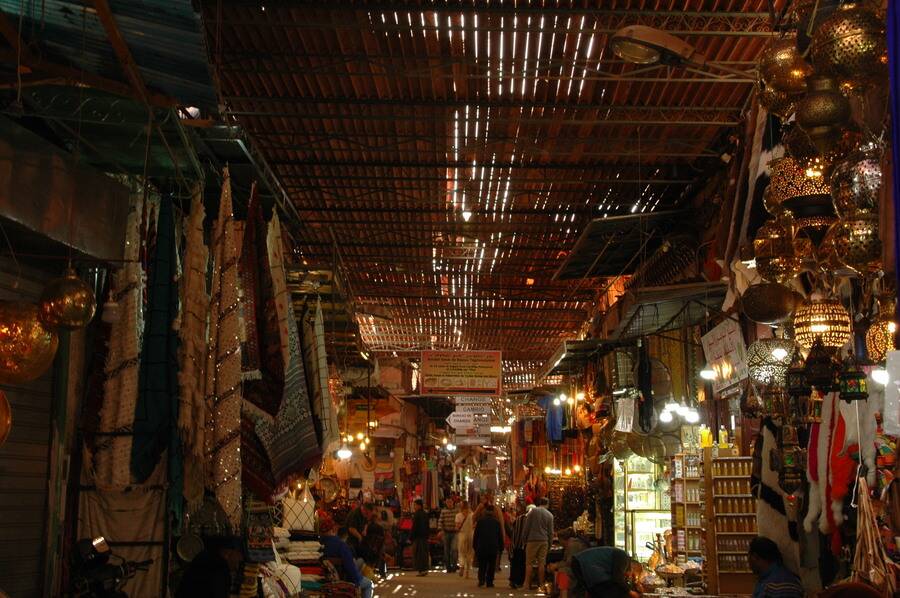 Souk in Marrakesch - im Labyrinth aus vielen kleinen Gassen beginnt eine Zeitreise