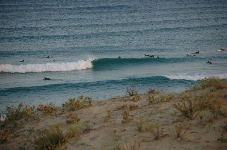 Surfer Line-Up Saint Girons-Plage | In der Regel findet Ihr an der Silberküste morgens die besten Bedingungen zum Wellenreiten