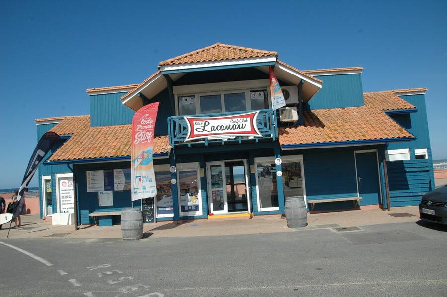 Der legendäre Lacanau Surf Club direkt am Strand von Lacanau-Ocean