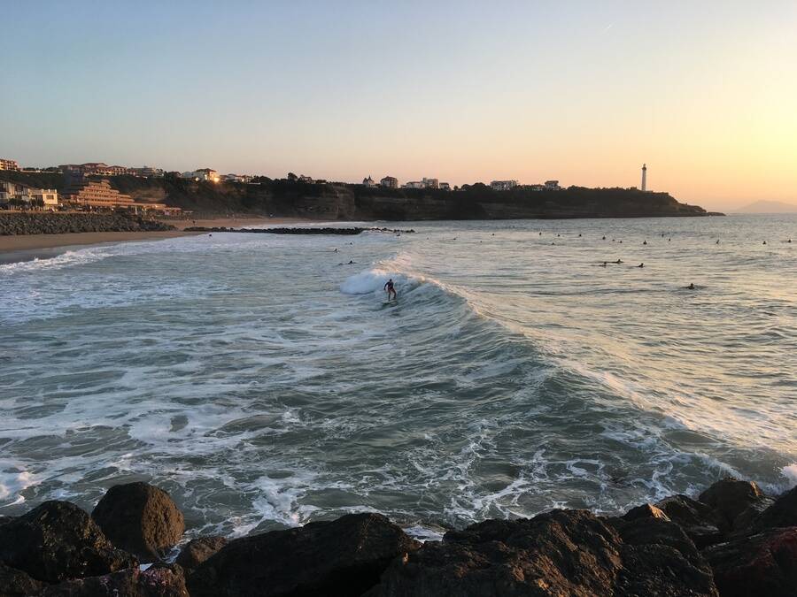 Anglet | Die Steinmolen unterteilen den langen Sandstrand in viele erstklassige Surfspots zum Wellenreiten
