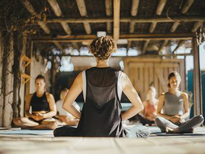 Surf camp yoga El Palmar | 9 Pies